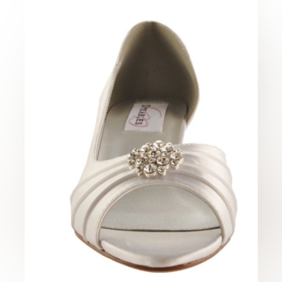 Women's Dyeables Kim White Satin 6B Peep-Toe Heels Evening Wear or Wedding Pumps - Picture 3 of 10